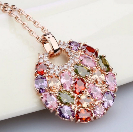 Dámsky náhrdelník s farebnými zirkónmi
