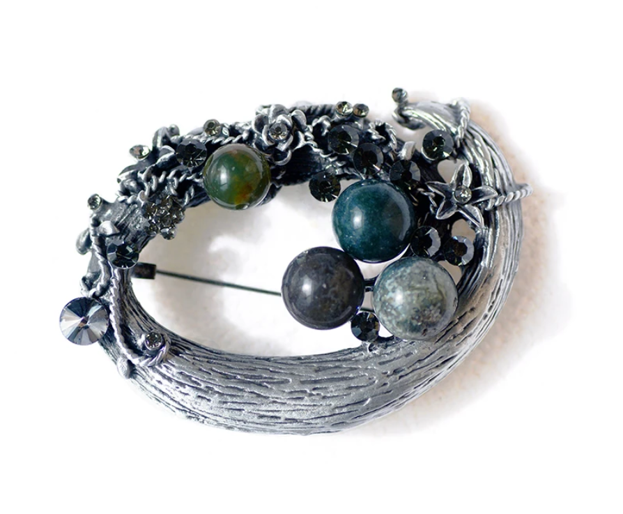 Módne vintage brošňa s kvetmi