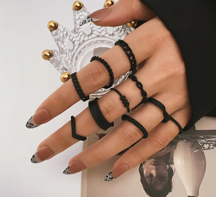 Vintage sada čiernych prsteňov