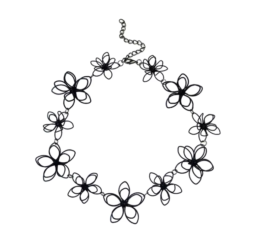 Módny choker náhrdelník Čierny kvet