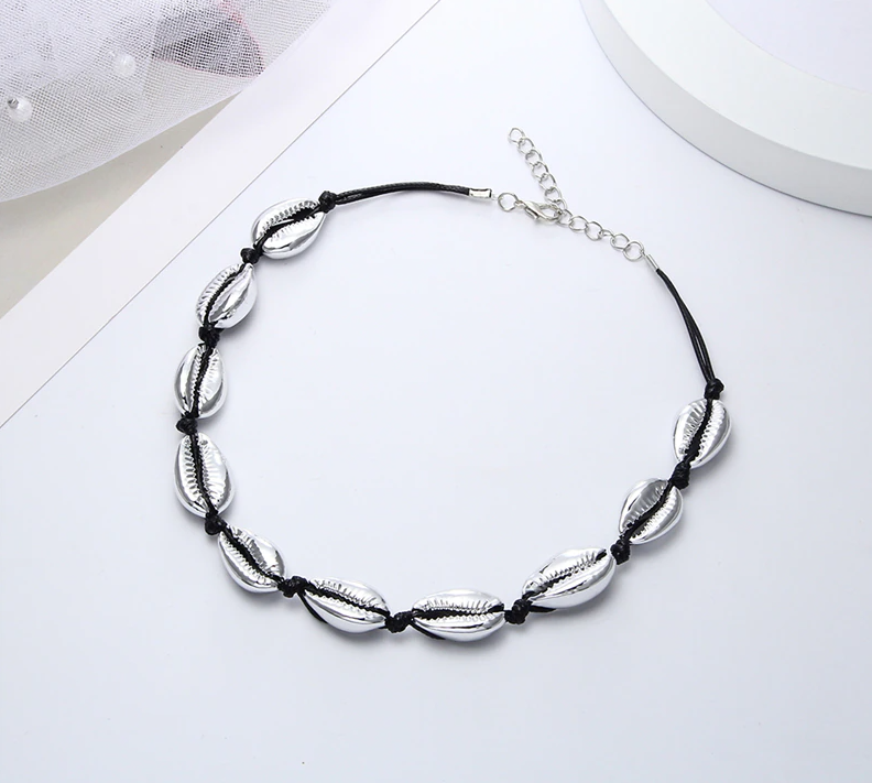 Módny choker s mušľami Druh barvy: Stříbrná