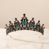 Výrazná korunka s černo-zelenými krystaly pro slavnostní účesy