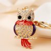 Designová zlatá klíčenka Sova s krystaly a barevným smaltem