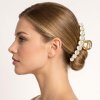 Nadčasová vlasová spona s perlovým dekorem