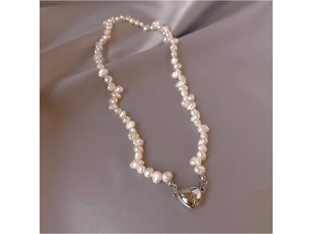 Elegantní perlový náhrdelník se zapínáním Srdce - Bižuterie TOP CZ