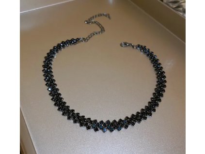 Módní choker náhrdelník s krystaly - černý