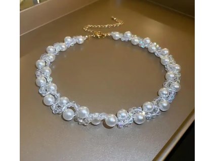Choker náhrdelník s přívěsky perel a AB krystaly