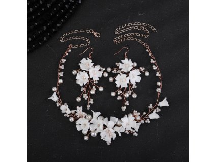 Souprava náhrdelník s náušnicemi z bílých keramických květů