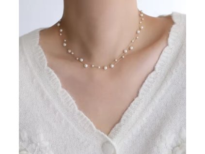 Elegantní dvouvrstvý náhrdelník z pozlacené nerezové oceli s bílými perlami