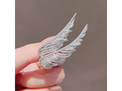 Postříbřená brož s motivem andělských křídel