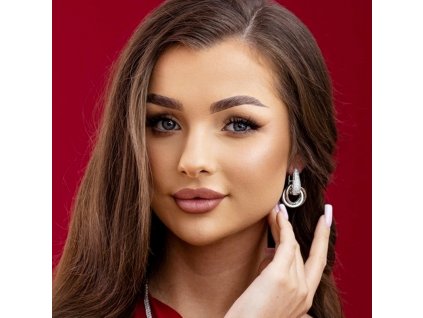 Náušnice YVON s propleteným kruhovým motivem a kubickou zirkonií ve stříbrné barvě