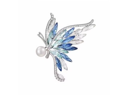 Postříbřená brož ve tvaru letícího motýla s modrými krystaly a perlou