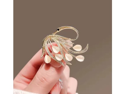 Pozlacená brož ve tvaru labutě s krystaly