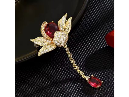 Pozlacená brož ve tvaru lotosového květu s červenými krystaly
