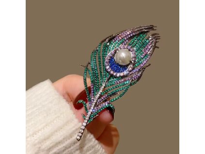 Brož ve tvaru pírka s barevnými krystaly a perlou