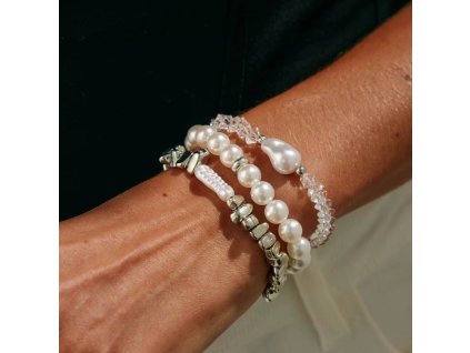 Sada tří dámských náramků z perel a korálků