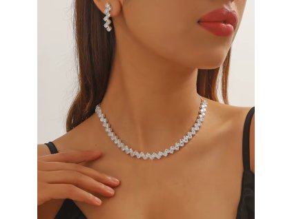 Elegantní postříbřená souprava se zirkony Geometric