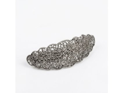 Nadčasová kovová spona s filigránovým dekorem