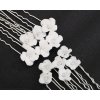 Sada vlásenek s bílými akrylovými květy - 12 ks