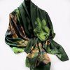 Dámský šátek s květinovým motivem – zelený