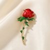 Designová brož s rudou růží a třpytivými krystaly