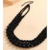 Ručně vyráběný třířadý korálkový náhrdelník v černé barvě