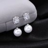 Elegantní klipsové náušnice se čtvercovým zirkonem a perlou – zlaté / stříbrné