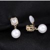 Elegantní klipsové náušnice se čtvercovým zirkonem a perlou – zlaté / stříbrné