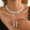 Výrazná třpytivá sada náhrdelníku a náušnic