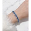 Výrazný třpytivý náramek s modrými krystaly