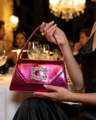 💄Připravte se na Silvestr včas a dolaďte svůj outfit už teď! ✨ V našem e-shopu nenajdete jen šperky. Máme pro vás také...