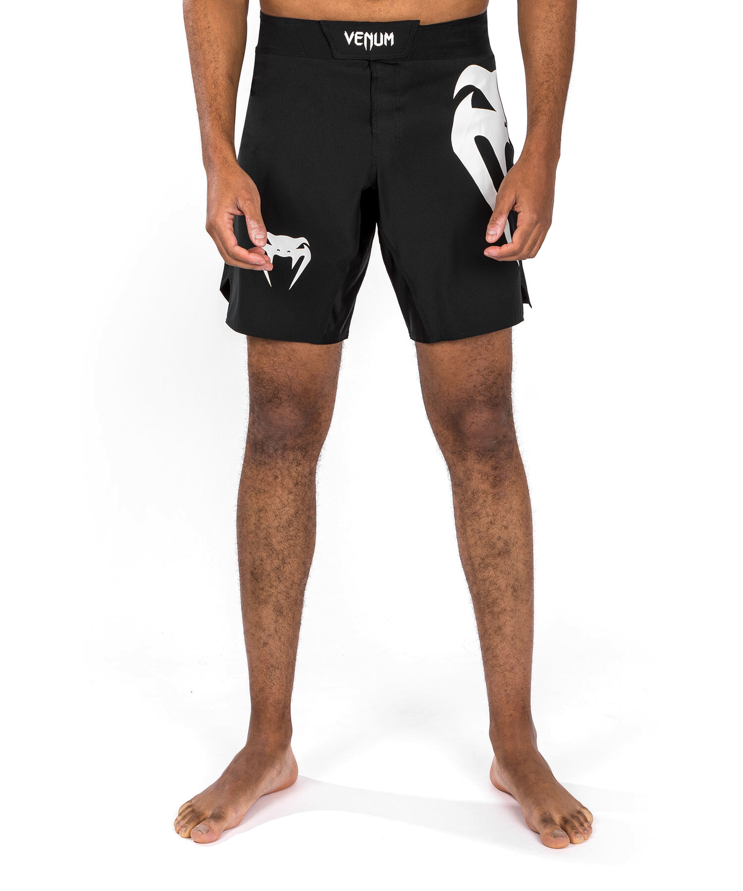 Venum Light 5.0 Fight Shorts - Black/White Velikost: S