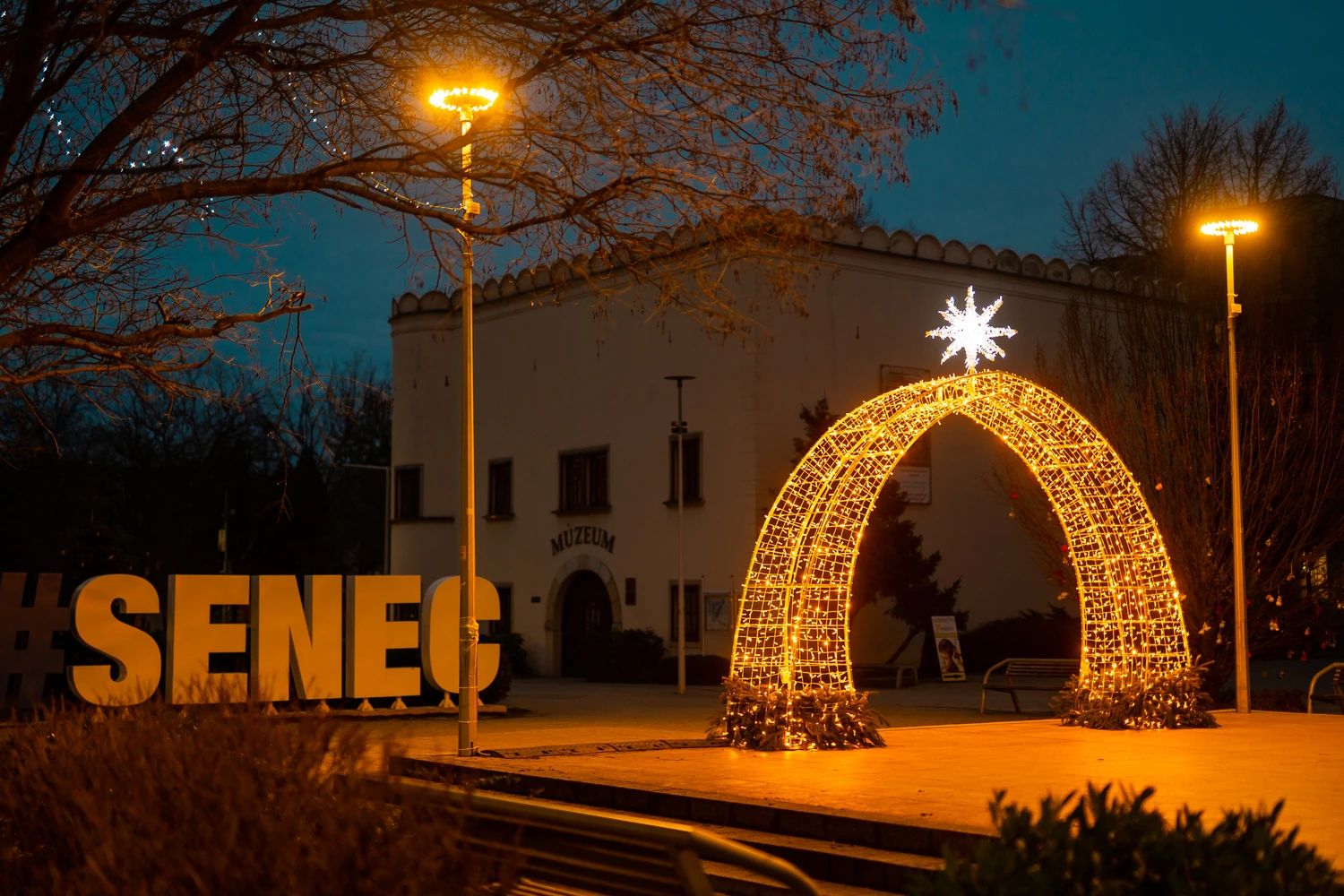 Vianočné osvetlenie Senec – poézia svetla v meste