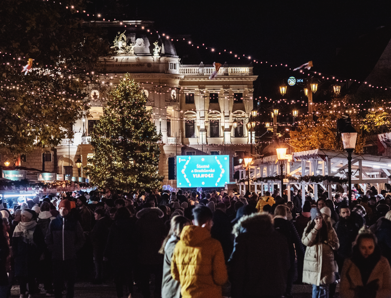 Vianoce maľované svetlom v Starom Meste Bratislava