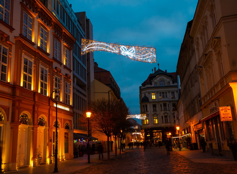 Vianočné osvetlenie Staré Mesto Bratislava – BIOprint revolúcia