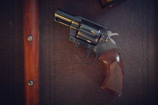 Originálny kúsok do zbierky ale aj na bežné používanie - kultový revolver Colt Detective Special kalibru .38 Špeciál je u...