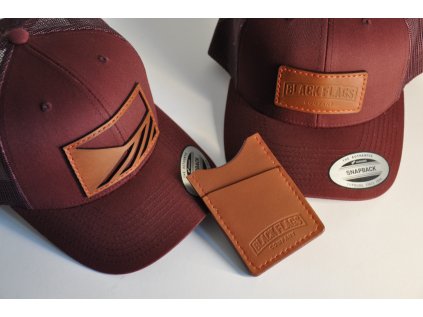 EDICE DARK RED + NÁŠIVKA ZDARMA