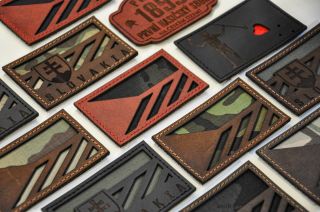 Nové varianty nášivek na suchý zip z pravé US kůže nyní skladem. Vyber si z třiceti variant a vystajluj si svůj gear,...