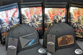 Vzdáváme hold našim policistům 🟦👮🏻‍♂️👮🏻‍♀️ SPJ varianty kšiltovek Thin blue line trucker Ecuador pražená káva shield...