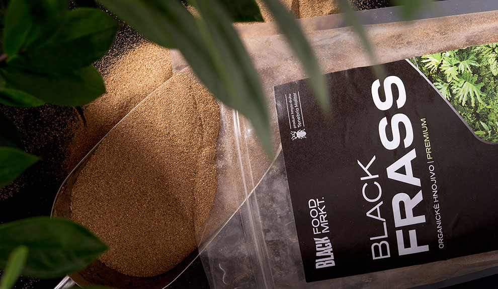 hnojeni_v_lete_4_black_frass