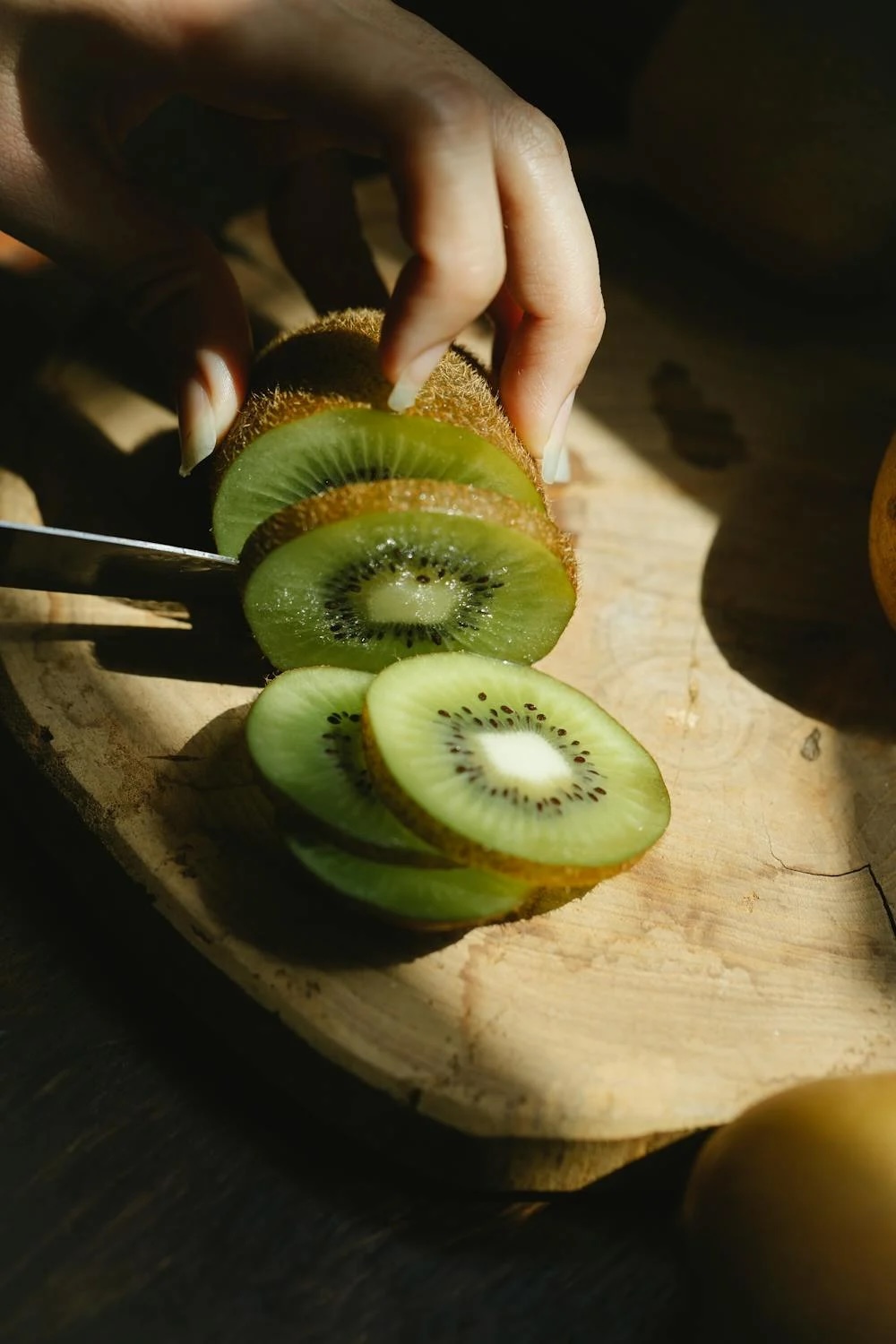 pestovani_kiwi_black_frass