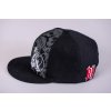 A Kšiltovka SNAPBACK BLACK HEART MAD MIKE