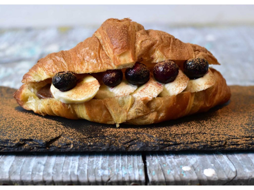 Croissant s nutelou a borůvkami produkt