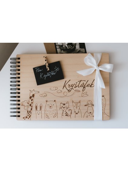 Dětské dřevěné fotoalbum Kamarádi s gravírováním