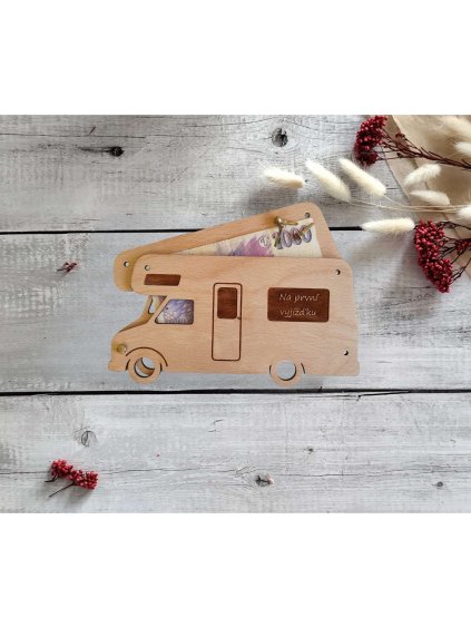 Dřevěná obálka na peníze s vlastním designem - karavan