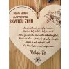 Dřevěné srdce s nápisem „Skvělá žena“ detail