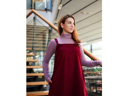 Áčkové šaty s laclem - vínové