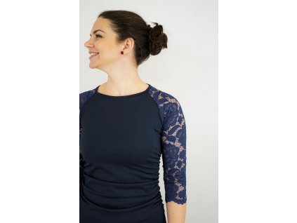 Šaty řasené s krajkovými rukávy - tmavě modré B