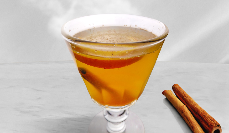 Recept: Hot Toddy s fíkovým sirupem a zázvorem