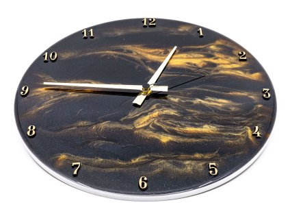 dřevěné hodiny z Rožnova pod Radhoštěm